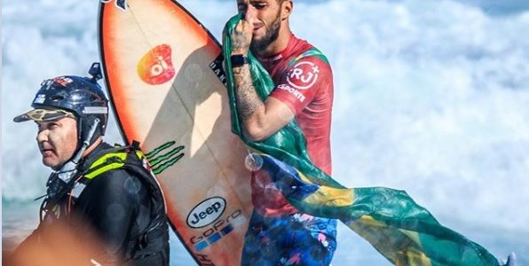 Filipe Toledo atleta Hurley conquista o bicampeonato mundial de Surfe em Saquarema